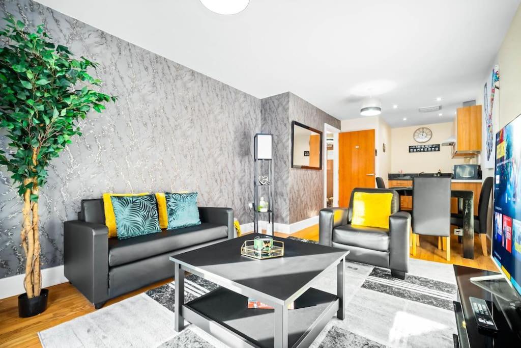 Modern Arcadian Centre Apartment By Azura Nights バーミンガム エクステリア 写真